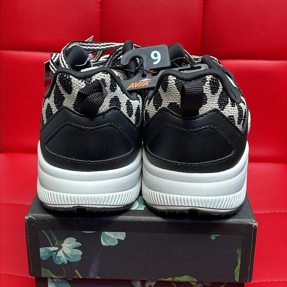 🆕💕 Avia Women's Deluxe Athletic Sneaker - Picture 3 of 7